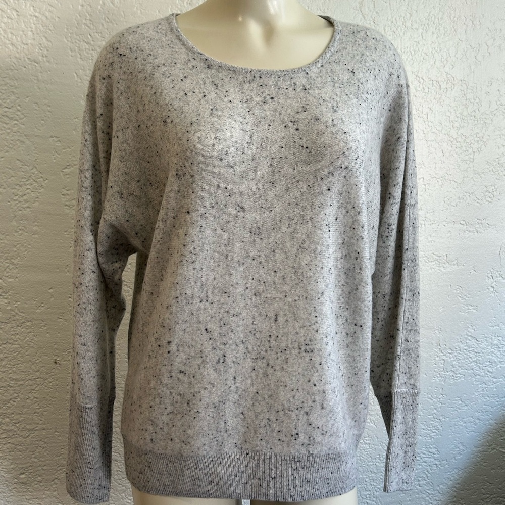 TAHARI 100% 2 ply cashmere marled scoop neck sweater sz MED NWT